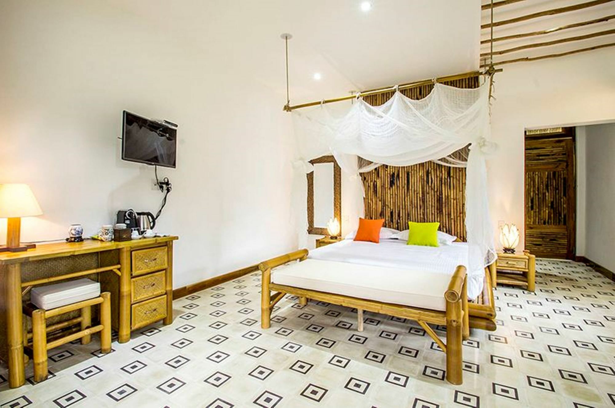 The Island Lodge Ми Тхо Екстериор снимка